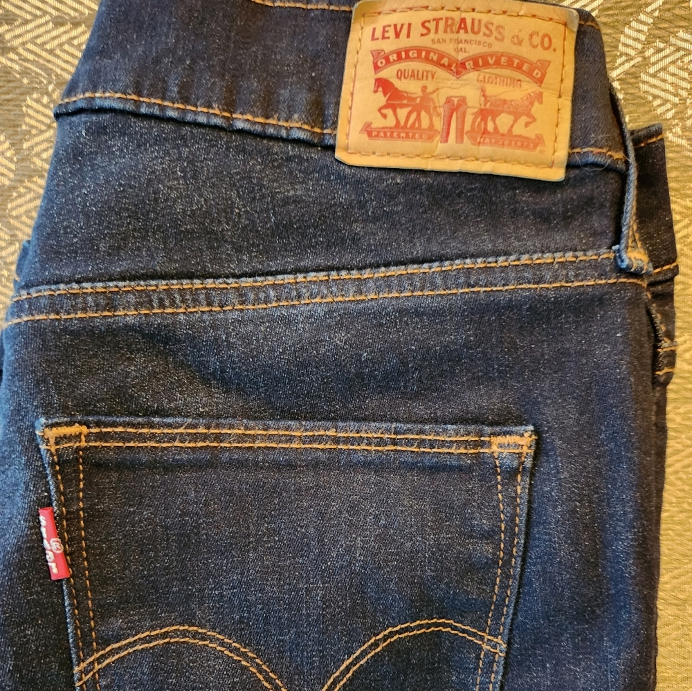 Women's Stretch Slimming Straight Levi's